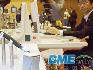 日本开发新型内窥镜 带机械臂会做手术