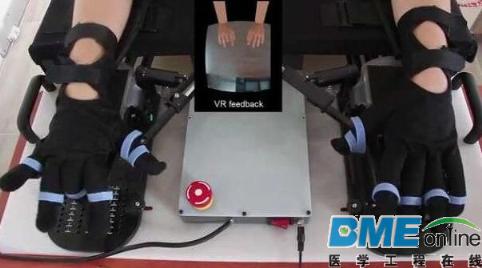 借助3D VR头盔可帮助展现出机体模拟手臂
