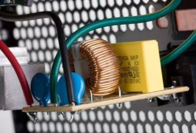 电源滤波电路浅析